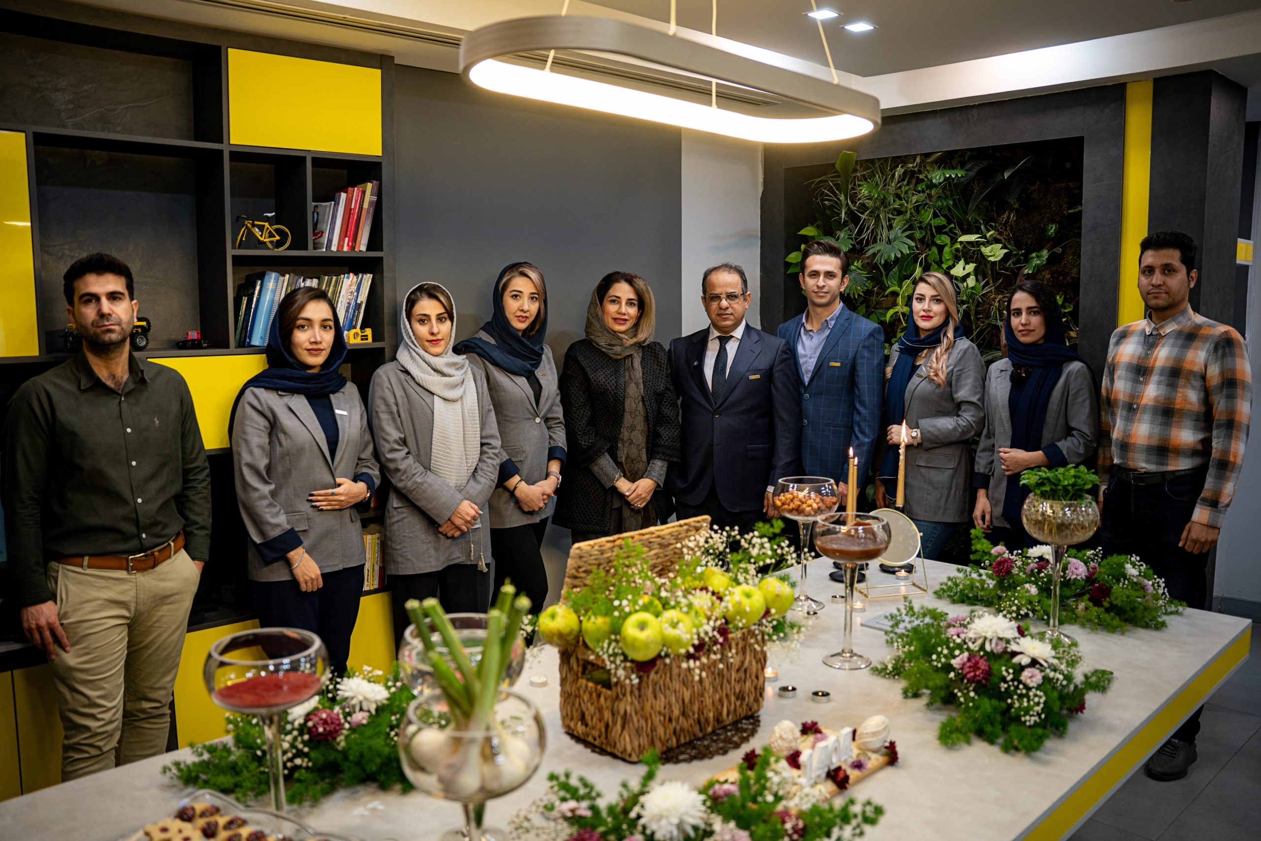 عکس دسته جمعی اعضای شرکت آریا تهویه در سال نو